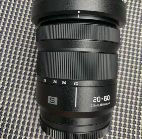 松下20-60mm F3.5-5.6全画幅...