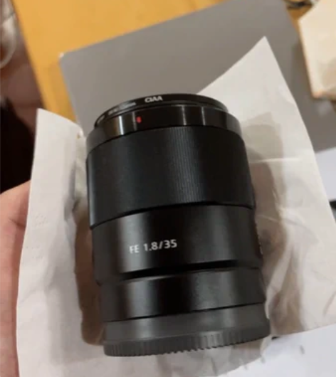 索尼fe351.8全幅镜头，遮光罩 uv镜...