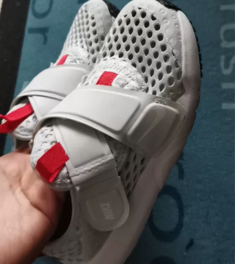 耐克网鞋,男女孩同款,适合脚长19.5CM...