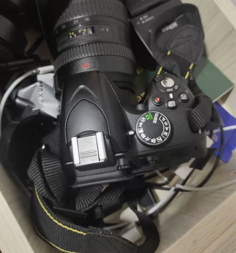 尼康d3200 加18-200镜头 感兴趣...