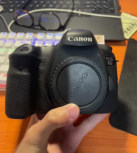 佳能6d 新手神器 成色如图 底部有一点点...