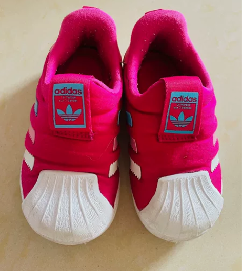 阿迪儿童贝壳鞋，6寸，底很软 感兴趣的话点...