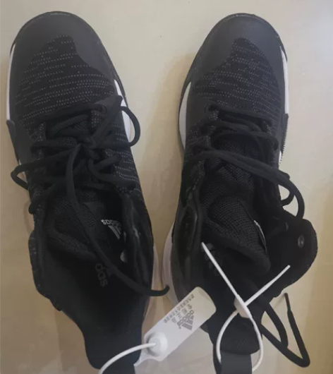 阿迪运动鞋，全新，41码 感兴趣的话点“我...