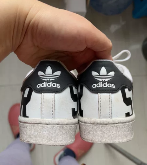 儿童阿迪三叶草经典款小白鞋 33码买时小贵...