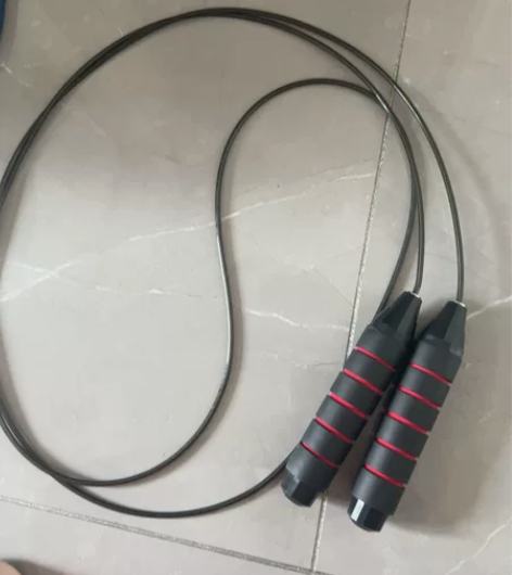 负重跳绳 之前心血来潮想减肥冲动买的 结果...