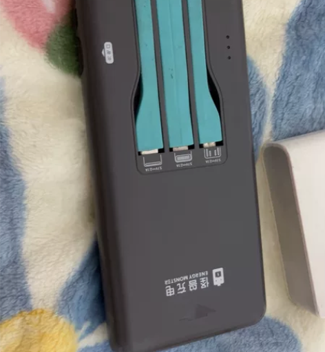 怪兽充电宝忘记还了99买的低价出 自带线(...