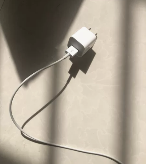 苹果充电线，快充慢充都有。想要哪个来看看。...