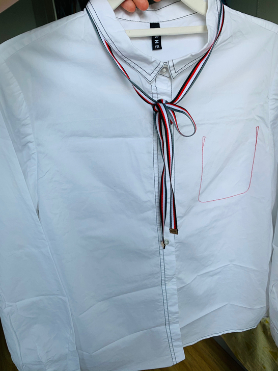 白色长袖衬衫女，M码。全新未穿过，只清水洗...