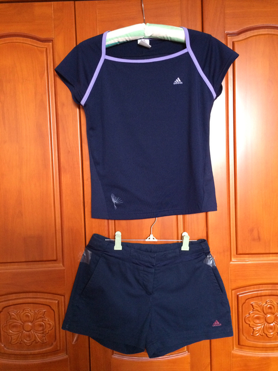 阿迪达斯Adidas，女士运动装，只有裤子...
