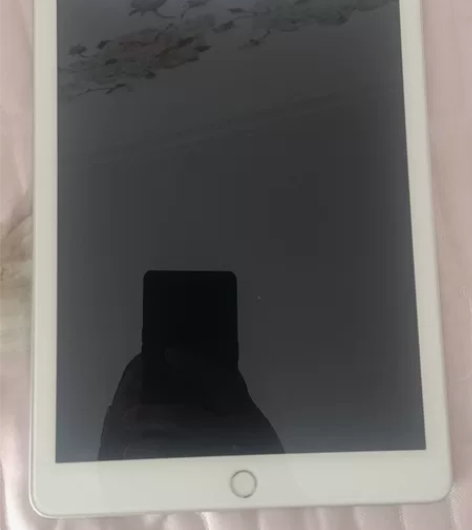 九八新iPad2017款！看剧学习游戏都无...