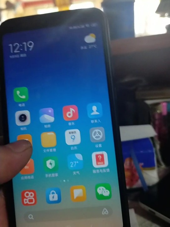 小米5plas原装屏幕无折修，转让四百元，...