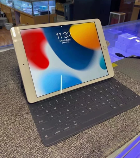 2019款iPad 128g  带原装键盘...