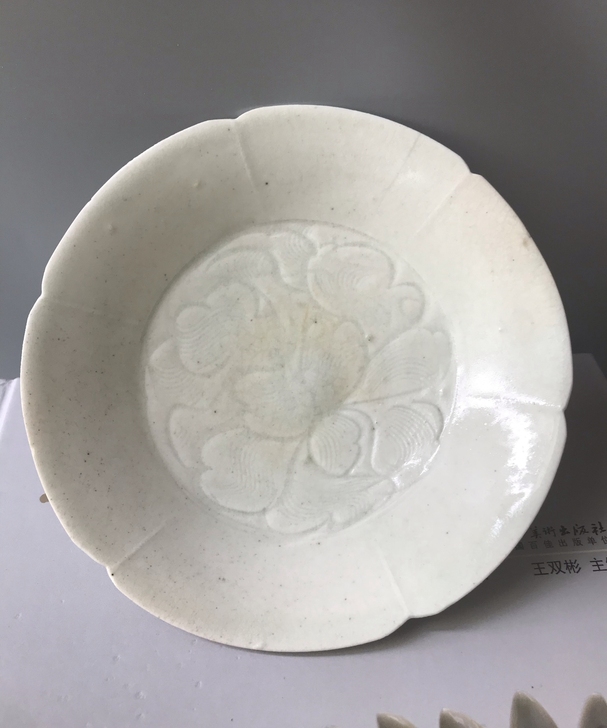 景德镇青白瓷果盘，六筋六缺，带折腰，盘底刻...
