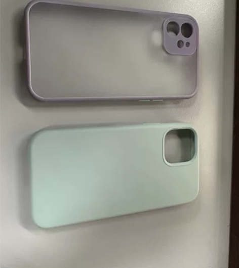 iphone12的液态硅胶壳，购自黑熊数码...