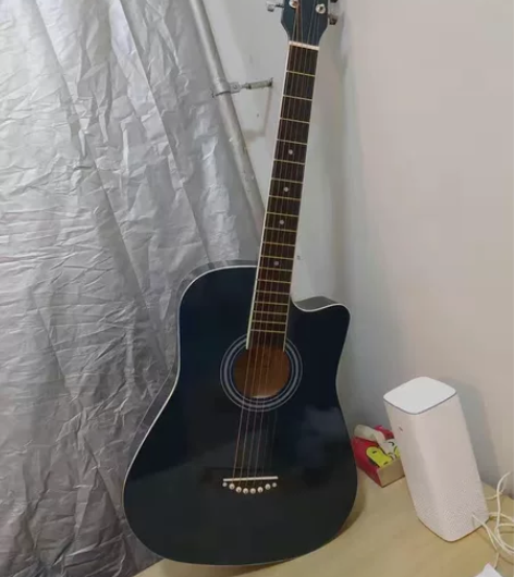 原价一千多几乎全新吉他便宜出了 虽然很喜欢...