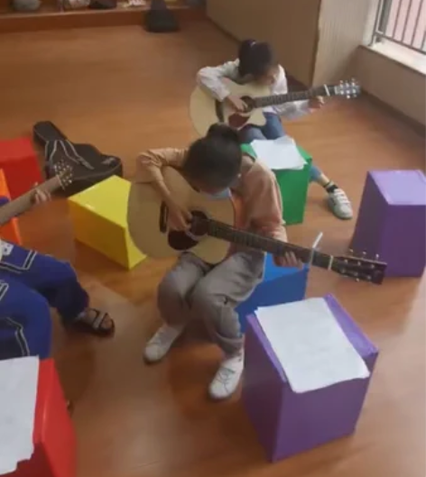 吉他老师，教龄8年。 任何类型的考级都可以...