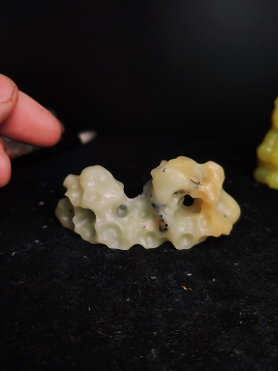 青田封门蓝星仿太湖石笔架茶搁。文玩摆件  ...