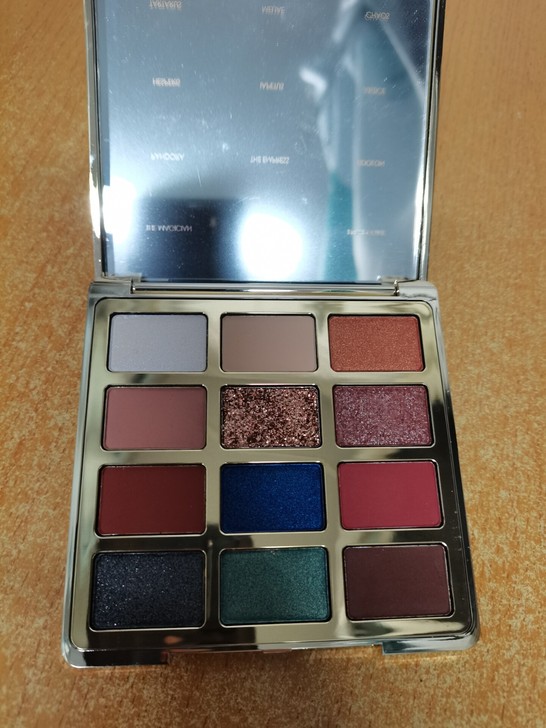 susisu苏西苏幻境流沙眼影盘正品12色...