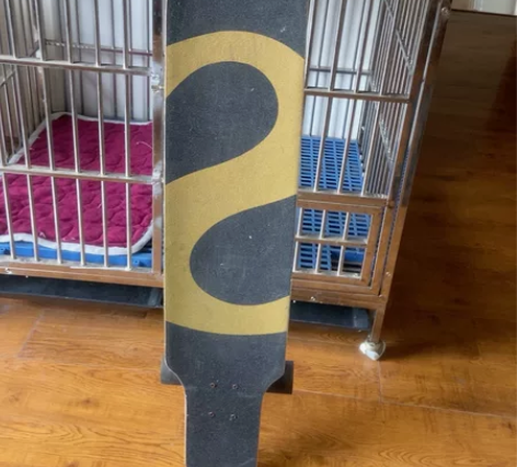 出长板，退圈了。可小刀，有明显使用痕迹，四...