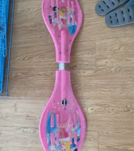 小孩滑板,有需要的可以联系我 感兴趣的话点...