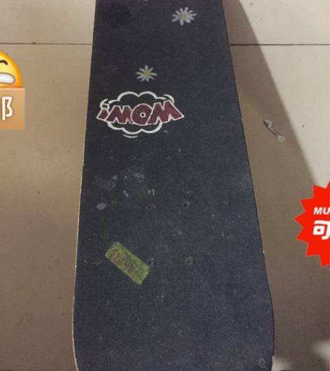 上面自己画了一些画，看起来比较脏，轮子都很...