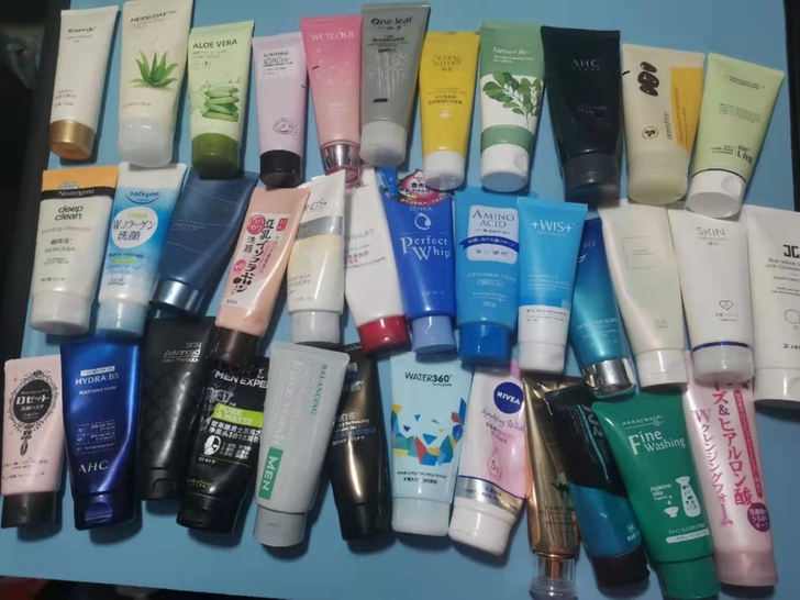 洗面奶保湿补水控油洗面奶男女学生随机发 不...