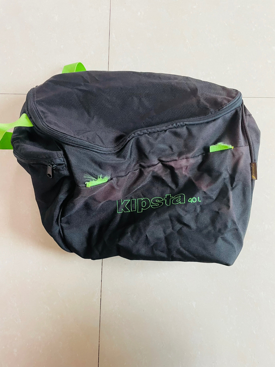 迪卡侬经典款篮球包 因为包包放的时间有点长...