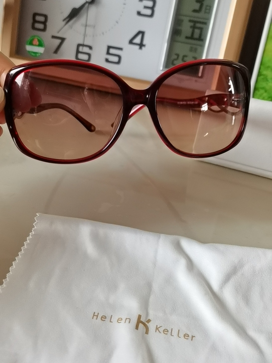 海伦凯勒墨镜