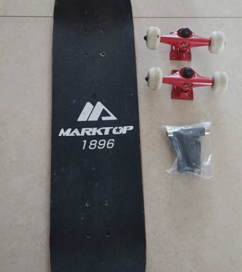 玛克括普双翘滑板，玩过三四次吧 感兴趣的话...