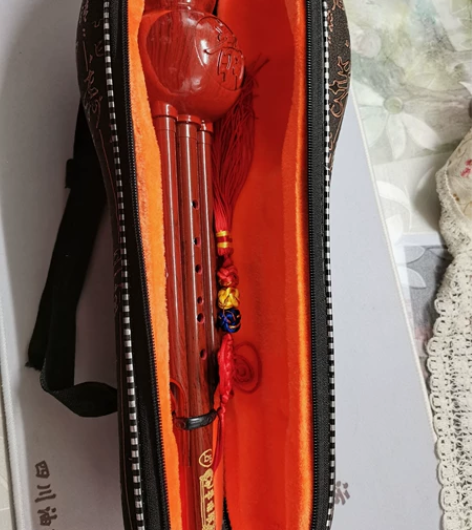 葫芦丝，没用几次，管上有个B，应该是B调吧...