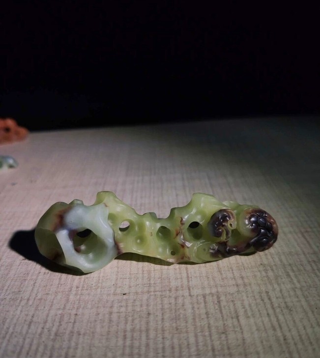 玛瑙太湖石造型笔架