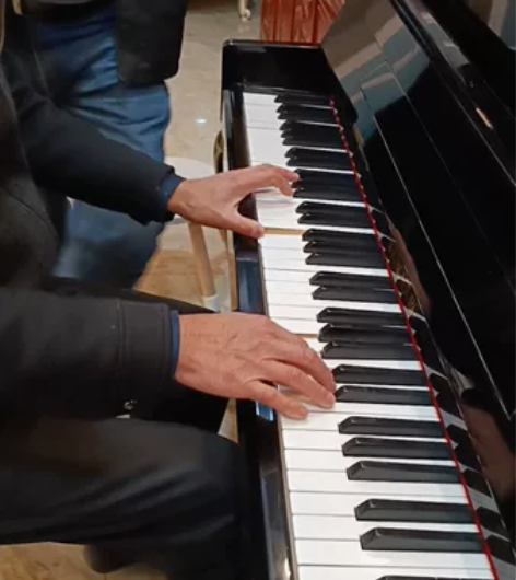 钢琴，品牌：金斯波格，轻微使用痕迹 ，闲置...