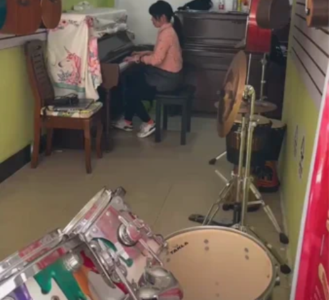 出一台二手钢琴 感兴趣的话点“我想要”和我...