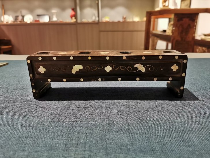 清代红木嵌螺钿笔插