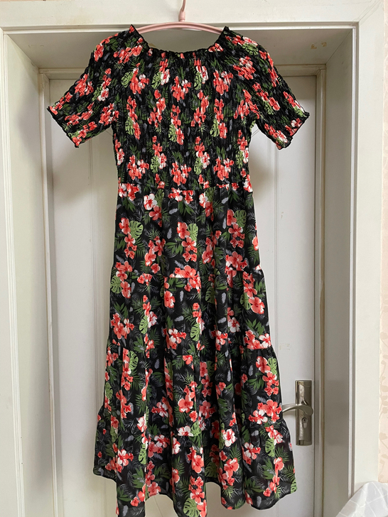 碎花一字领露肩连衣裙 夏季法式领