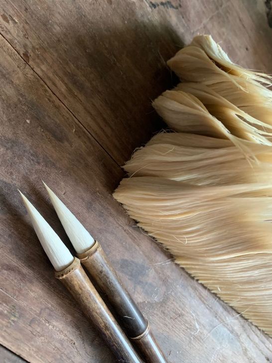 文房四宝,毛笔,大多蘸墨使用了,不过很多只...