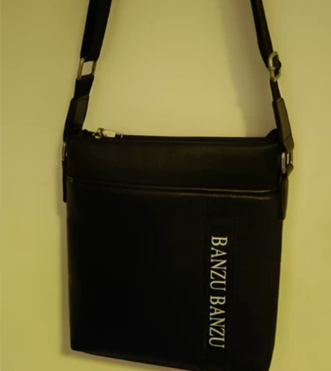 出自用男士pu单肩包，能防水的，几乎没咋使...