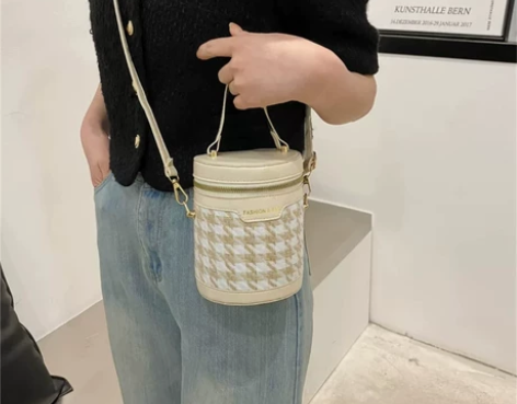 【小众水桶手提包/斜挎包|包邮】全新手提包...