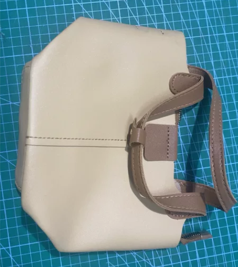 女士包 2022新款 手提包 感兴趣的话点...