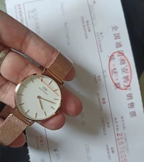 dw手表全新膜都没撕配件齐全 感兴趣的话点...