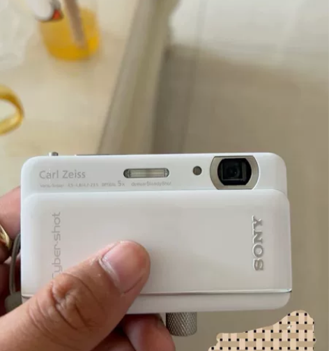 索尼相机，开机不显示，可以听到拍照快门和镜...