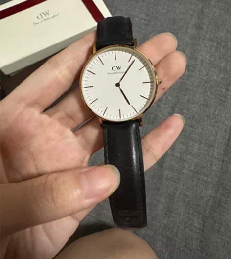 DW手表 旗舰店买的绝对正品 亲戚旗舰店一...