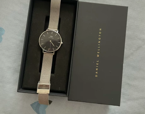 DW手表银色 朋友送的 保真 可鉴定 没带...