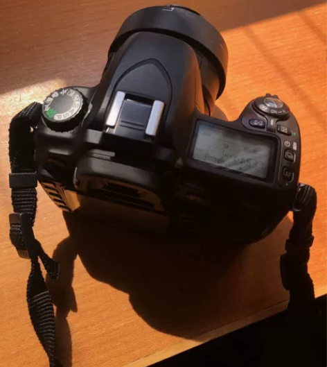 尼康D80单反相机，自带镜头35mm1:1...