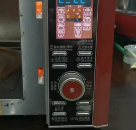 格兰仕微波炉，用了好几年了，但是依然很好用...