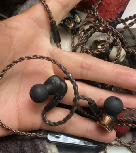 耳机维修  akg 换线 接触不亮 不开机...