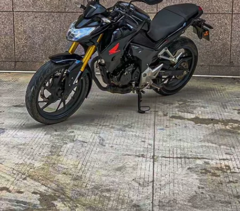 收一台复古  街车  踏板价格5k左右的车...