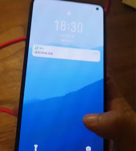 自用魅族17 绿色，不知道叫什么绿，懒得查...