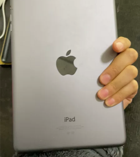 ipad mini1 如图所示 图四一角有...