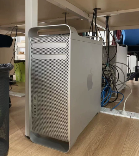 苹果主机2010款,有两台出,8成新,重2...